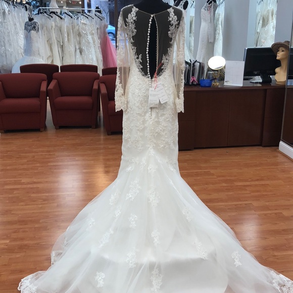 Ivory-nude wedding gown with lace floral print - Picture 4 of 7